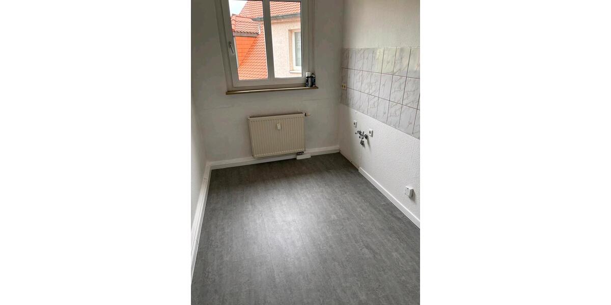 Dachgeschoßwohnung Merseburg - 3 Zimmer, 59 m&sup2;, 400&euro; | Angebot:26522409
