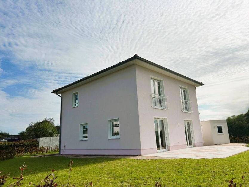 Freistehendes Einfamilienhaus, Erstbezug im Stadtteil Heide-Süd mit vielen Extras!
