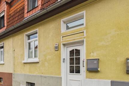 Charmantes Reihenmittelhaus in Leuna - modernisiert, unterkellert und mit Potenzial 4 zimmer