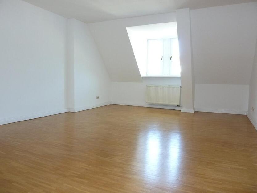 2-Raum-Wohnung * Dachgeschoss * Parkett * Waldstraßenviertel
