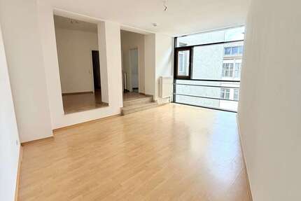 Wohnung Halle (Saale) - 2 Zimmer, 81 m&sup2;, 716&euro; | Angebot:27086615