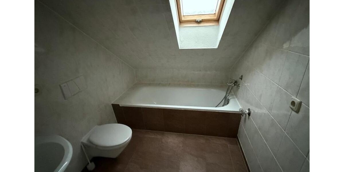 Dachgeschoßwohnung Teutschenthal - 2 Zimmer, 42 m&sup2;, 220&euro; | Angebot:24806209