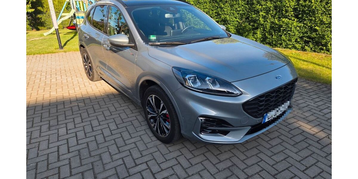 Ford Kuga 59.000 km 24.500 &euro; Markranstädt 04420