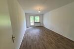 Viel Raum im Erdgeschoss - 5 Zimmer mit Balkon & zwei Bädern – ab 15.07.2025 bezugsfertig