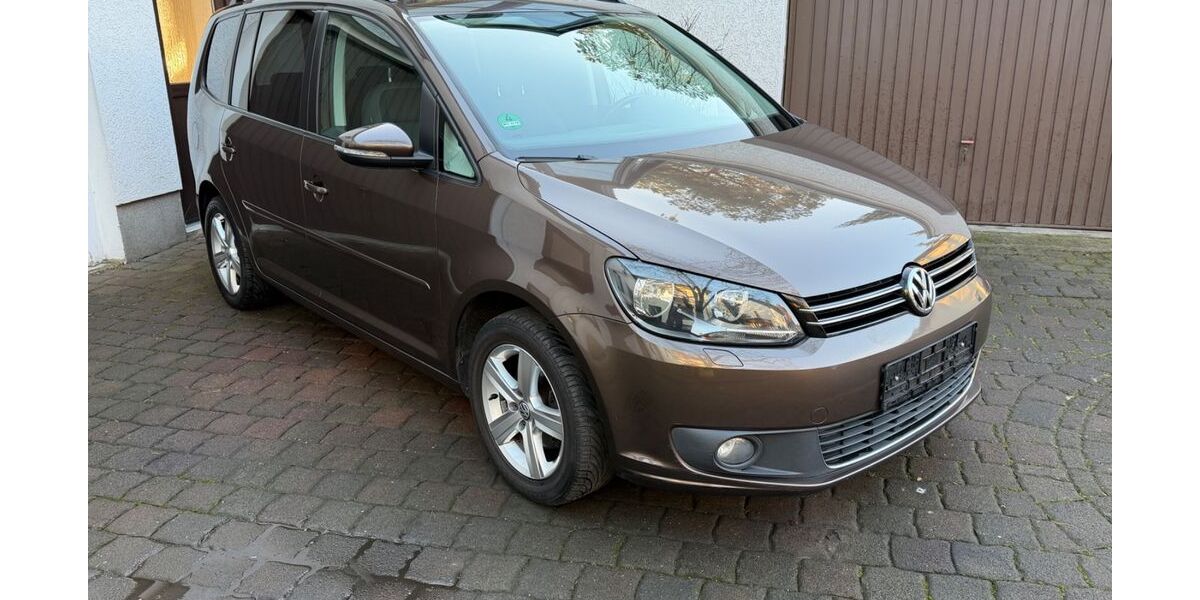 VW Touran 215.200 km 6.850 &euro; Holzweißig 06808