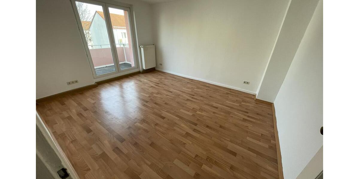 Dachgeschoßwohnung Merseburg - 2 Zimmer, 49 m&sup2;, 380&euro; | Angebot:25589742