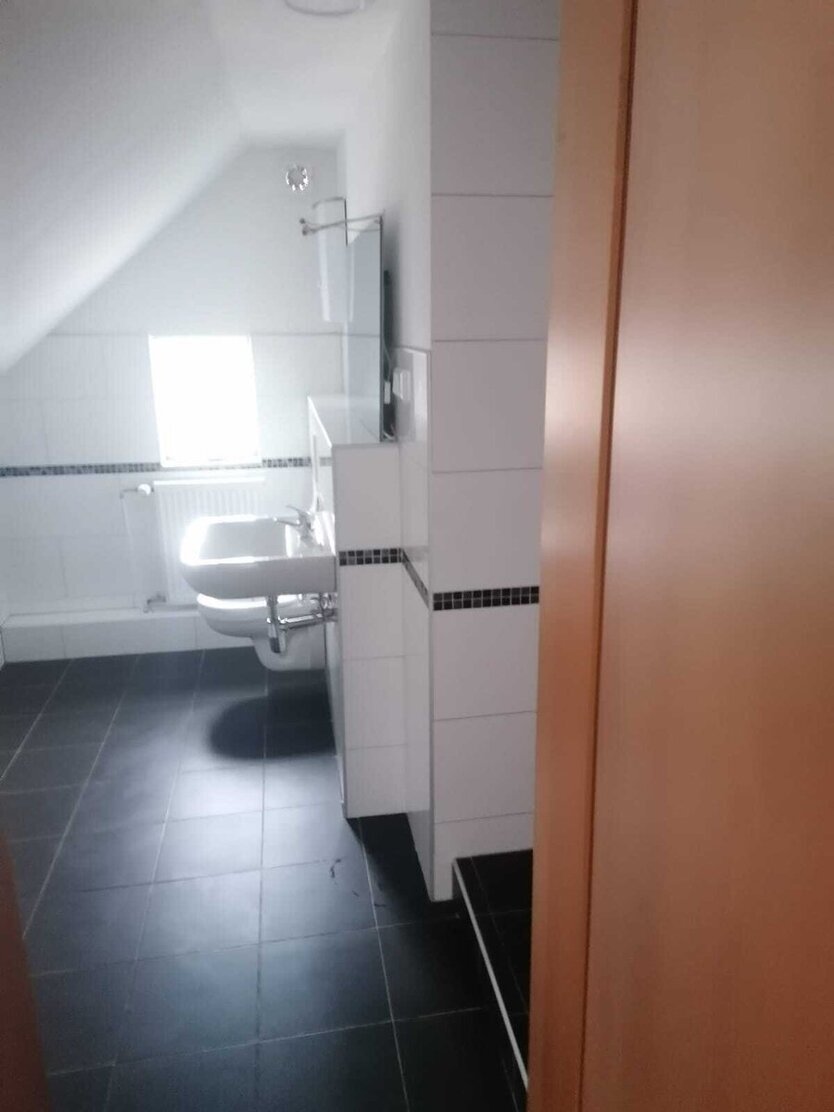 Wettin-Löbejün-Rothenburg, MFH + angrenzendem Reihenendhaus 16 zimmer