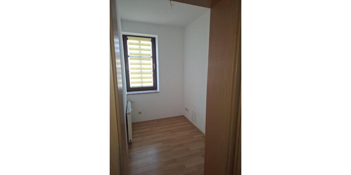 Etagenwohnung Bad Lauchstädt - 2.5 Zimmer, 64 m&sup2;, 416&euro; | Angebot:25874922