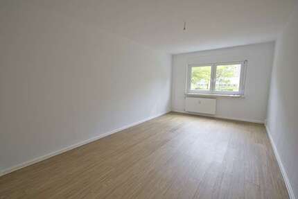 Wohnung zum Mieten in Halle (Saale) 203 € 40.54 m²