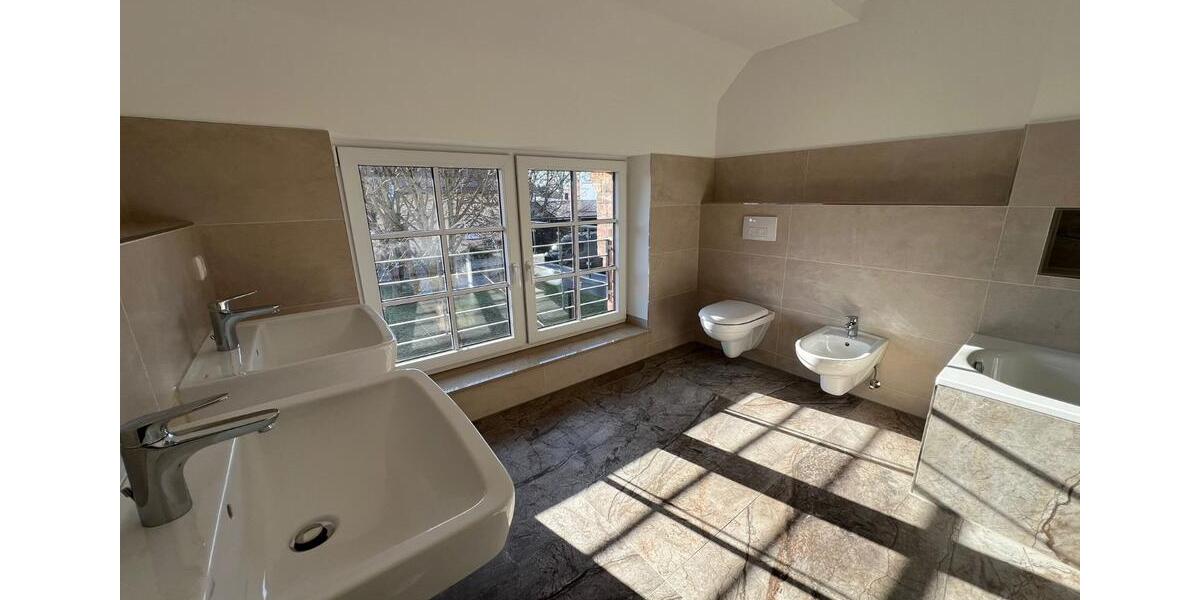 Dachgeschoßwohnung Schkeuditz - 3 Zimmer, 124 m&sup2;, 1.302&euro; | Angebot:25414642