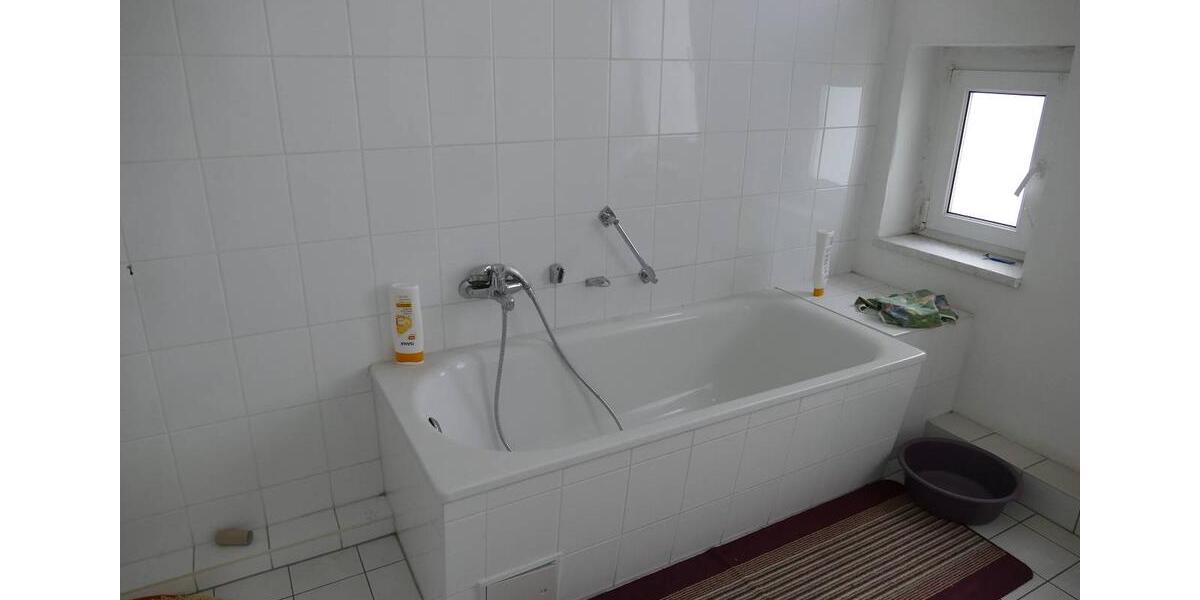 Etagenwohnung Halle (Saale) Damaschkestraße - 2 Zimmer, 71 m&sup2;, 500&euro; | Angebot:26587412