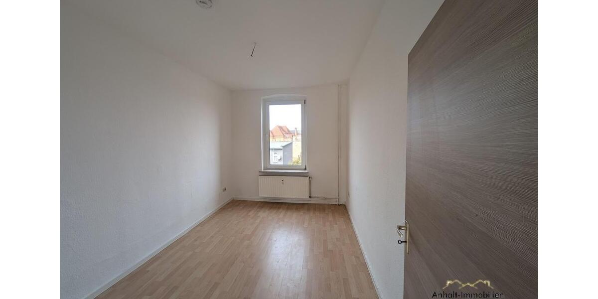 Etagenwohnung Bitterfeld-Wolfen Bitterfeld - 3 Zimmer, 84 m&sup2;, 480&euro; | Angebot:25547013