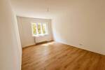 Neu sanierte 3-Raum-Wohnung mit Balkon in ruhiger Seitenstraße