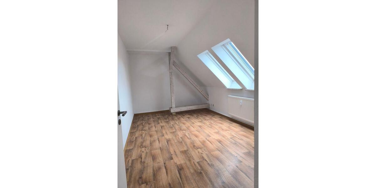 Dachgeschoßwohnung Halle (Saale) Gesundbrunnen - 3 Zimmer, 88 m&sup2;, 664&euro; | Angebot:24491357