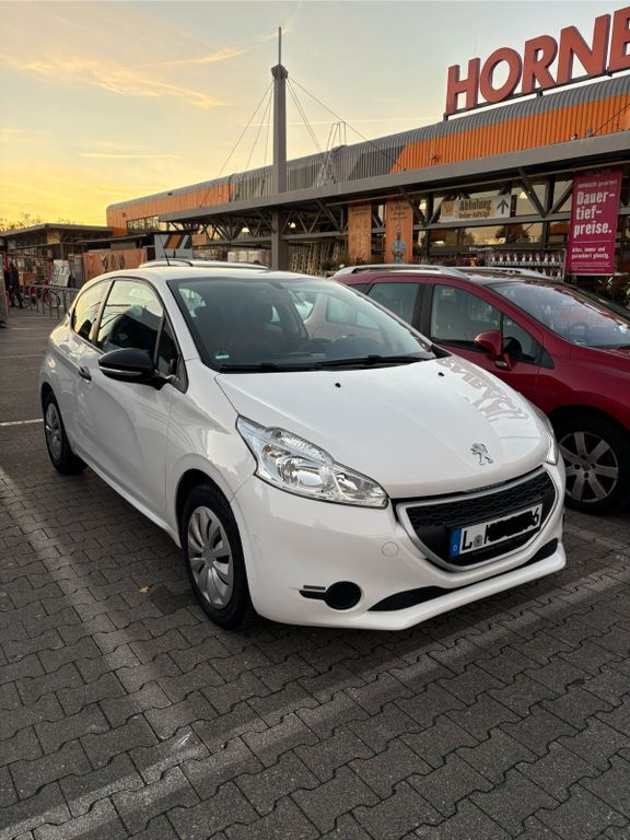 Peugeot 208 102.000 km 4.200 € Leipzig 04157