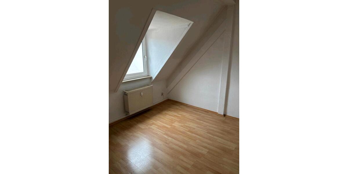 Dachgeschoßwohnung Merseburg - 3 Zimmer, 59 m&sup2;, 400&euro; | Angebot:26522409