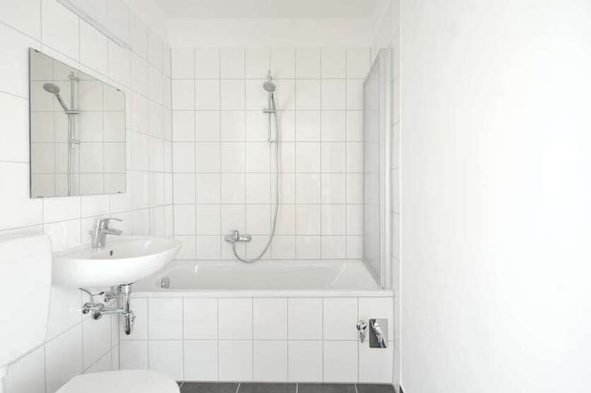Wohnung zum Mieten in Halle 240 € 29.34 m²