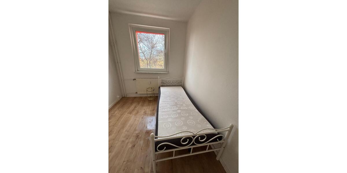 Etagenwohnung Halle (Saale) Halle-Neustadt - 3 Zimmer, 56 m&sup2;, 420&euro; | Angebot:25943676