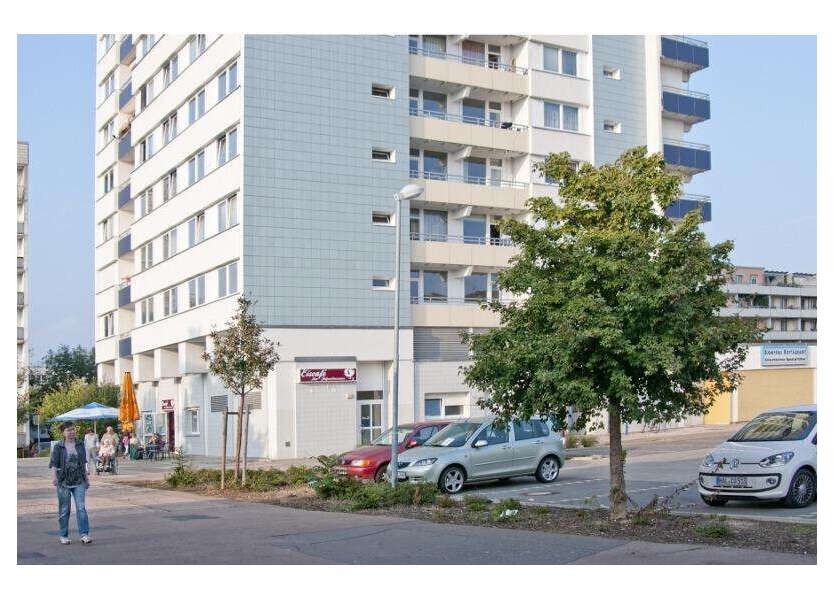 Wohnung zum Mieten in Halle (Saale) 175 € 22.35 m²