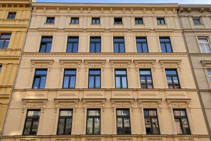 Wohnung zum Mieten in Halle 400 € 52.36 m²