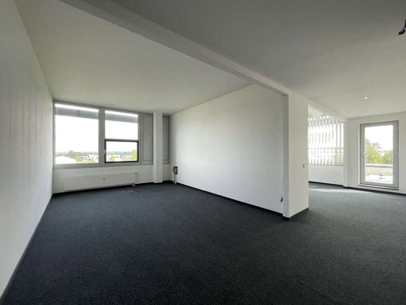 hochwertige, sanierte Bürofläche im Dölziger Gewerbegebiet!