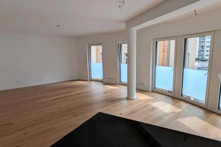 Exklusive 4-zimmer-Wohnung in Stadtzentrum mit der Einbauküche 4 zimmer