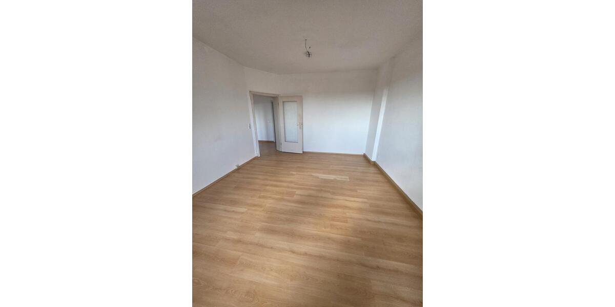 Dachgeschoßwohnung Halle (Saale) Damaschkestraße - 3 Zimmer, 72 m&sup2;, 660&euro; | Angebot:26003583