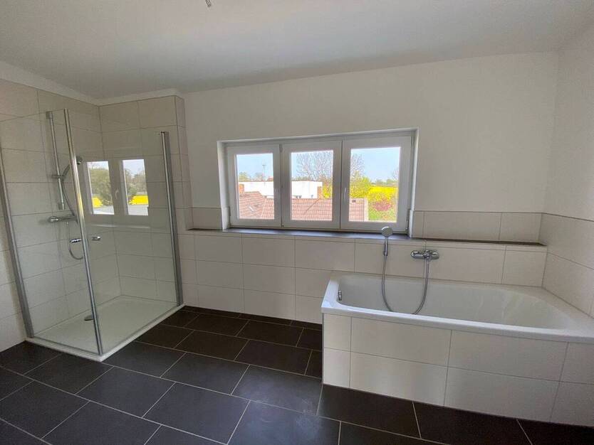 Einziehen und Wohlfühlen! Haushälfte mit Fußbodenheizung, Garage und Garten zu verkaufen! 4 zimmer