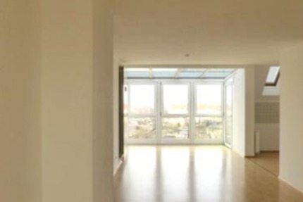 helle 3 Zimmer Wohnung, EBK, Balkon, Wintergarten, Stellplatz zimmer