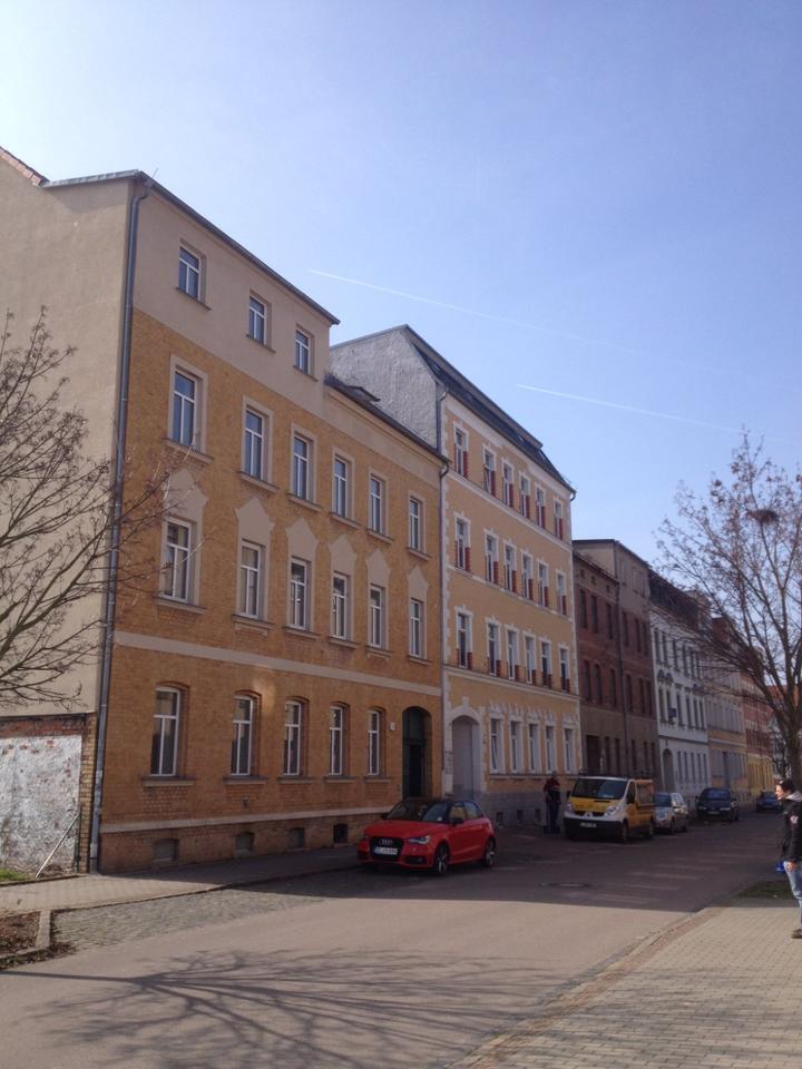 Schön, hell, renoviert und modern! Zentrale und verkehrsgünstige Lage! zimmer