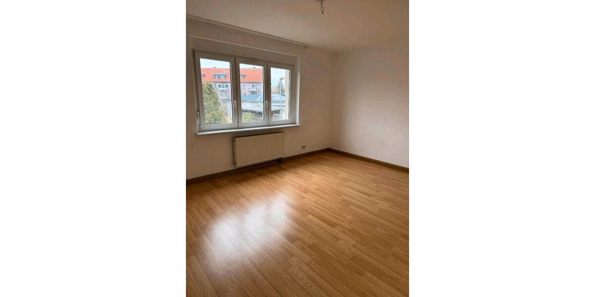 Etagenwohnung Bitterfeld-Wolfen Wolfen - 3 Zimmer, 86 m&sup2;, 725&euro; | Angebot:25408251