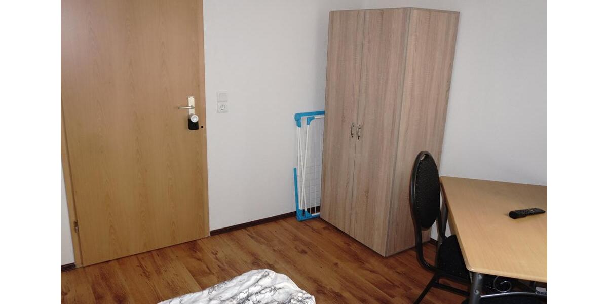 Etagenwohnung Halle (Saale) Büschdorf - 4 Zimmer, 100 m&sup2;, 700&euro; | Angebot:26587421