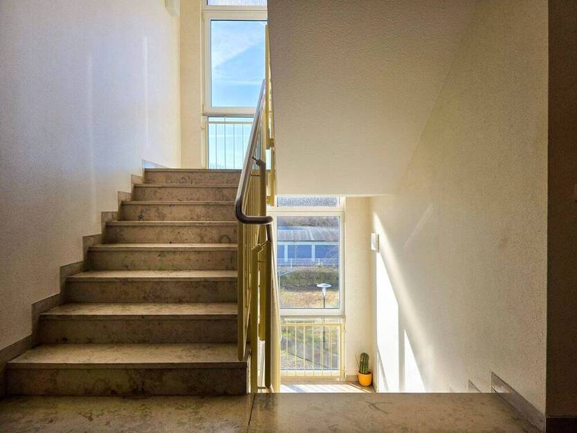 2 Zimmer | Voll möbliert + Küche | altersgerecht | Aufzug | Keller