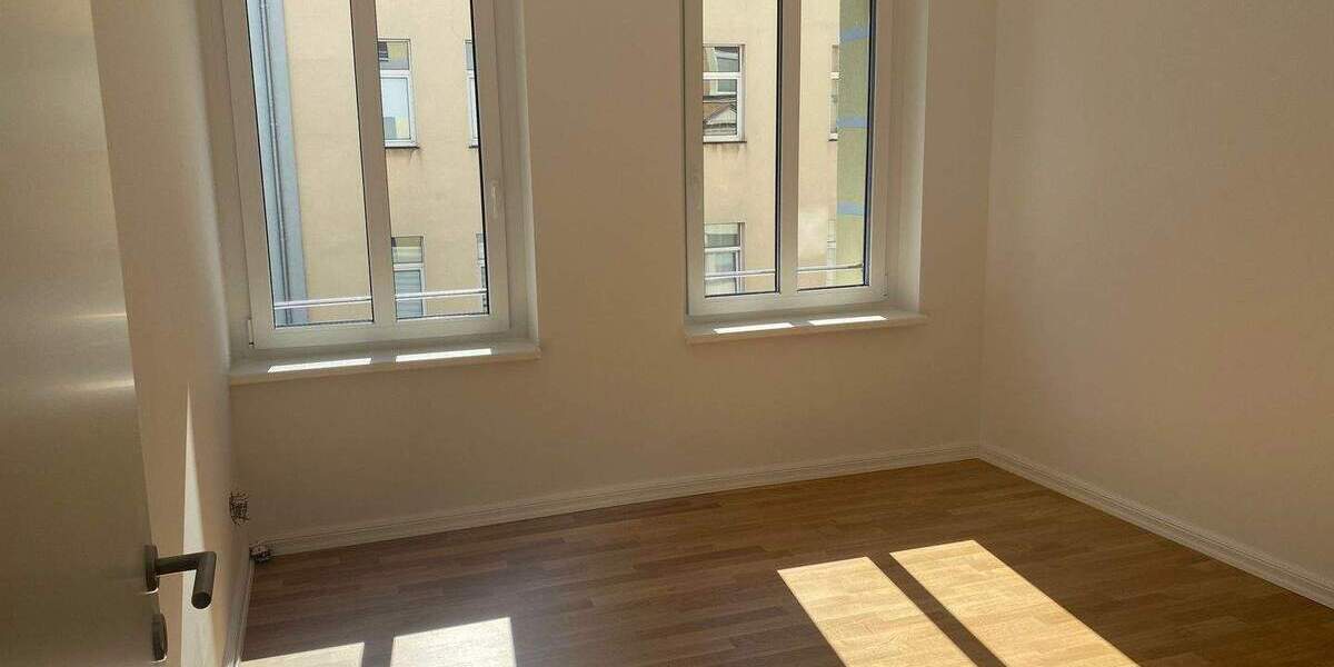 Etagenwohnung Halle (Saale) Innenstadt - 4 Zimmer, 101 m&sup2;, 1.300&euro; | Angebot:26274022