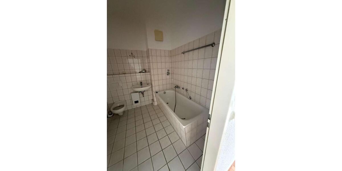 Etagenwohnung Bitterfeld-Wolfen Bitterfeld - 2 Zimmer, 66 m&sup2;, 430&euro; | Angebot:25990005