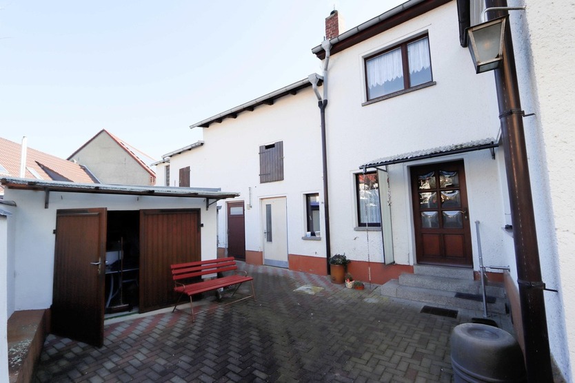 Haus mit viel Stauraum und kleinem Garten - Garage - Carport 5 zimmer