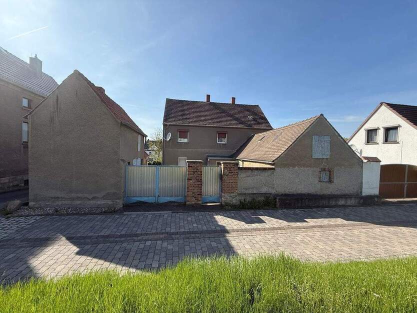 +++ Renovierungsbedürftiges Einfamilienhaus in Kleinkorbetha +++