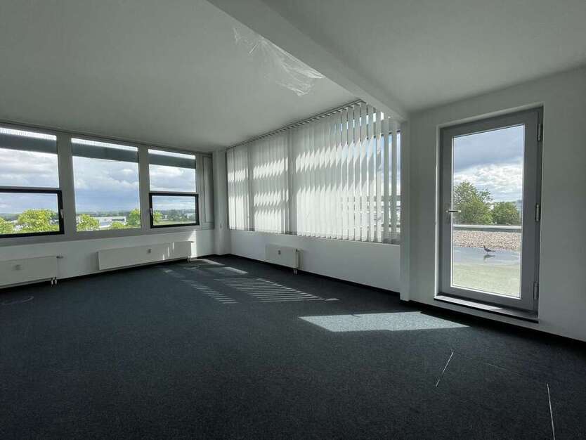hochwertige, sanierte Bürofläche im Dölziger Gewerbegebiet!