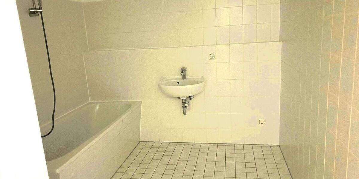 Etagenwohnung Halle (Saale) Innenstadt - 3 Zimmer, 87 m&sup2;, 760&euro; | Angebot:25262303