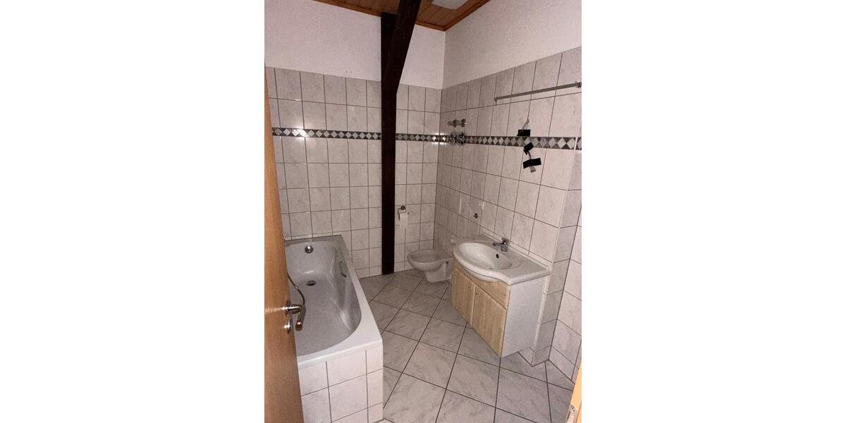 Dachgeschoßwohnung Halle (Saale) Damaschkestraße - 2 Zimmer, 38 m&sup2;, 425&euro; | Angebot:25796823