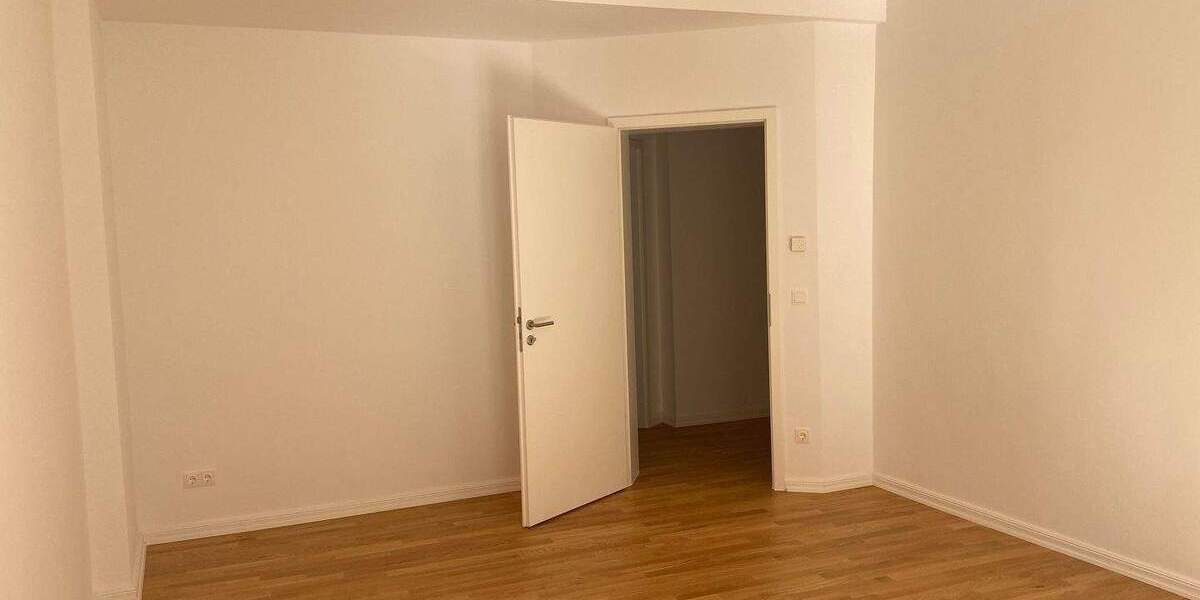Etagenwohnung Halle (Saale) Innenstadt - 4 Zimmer, 101 m&sup2;, 1.300&euro; | Angebot:26274022