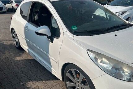 Peugeot 207 88.000 km 3.200 &euro; Halle/Saale 06116