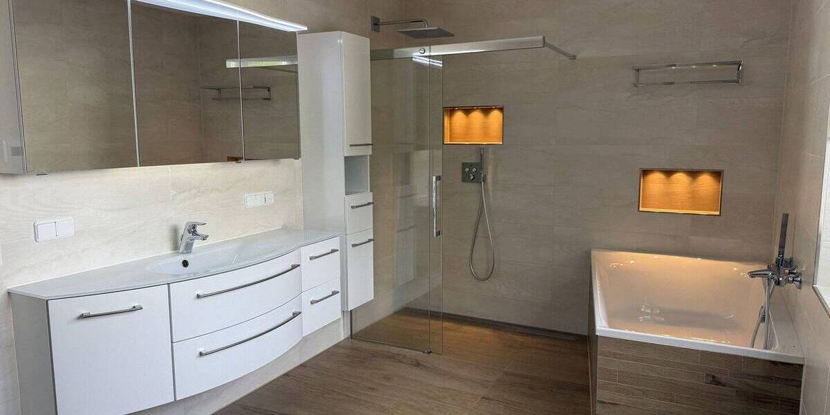 Exklusive Dreiraumwohnung mit Einbauküche im Süden von Halle 3 zimmer