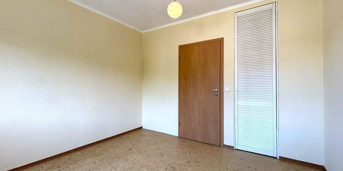 Familienfreundliche Eigentumswohnung mit Einbauküche, 2x Balkonen und 2x Garagen in Löberitz 5 zimmer