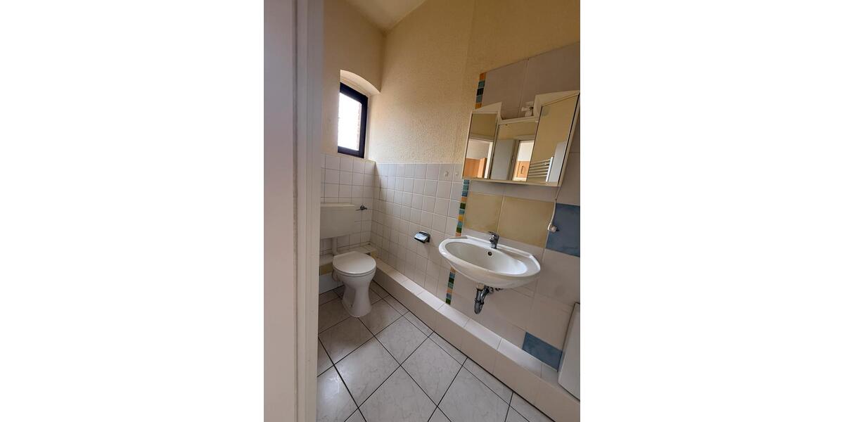 Etagenwohnung Halle (Saale) Damaschkestraße - 3 Zimmer, 72 m&sup2;, 450&euro; | Angebot:26690490