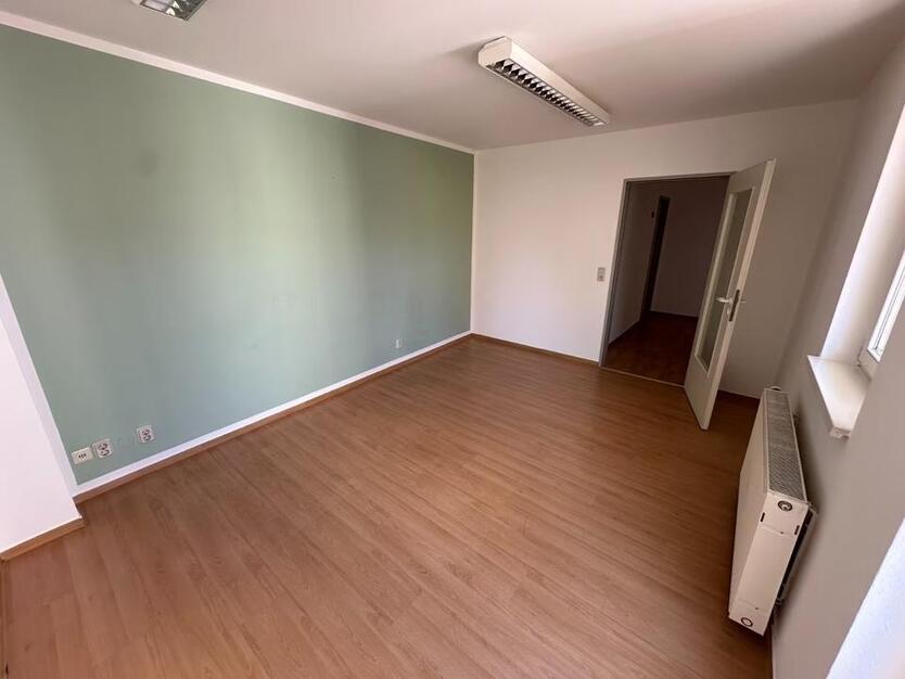 Büro mit Balkon in Bürogemeinschaft