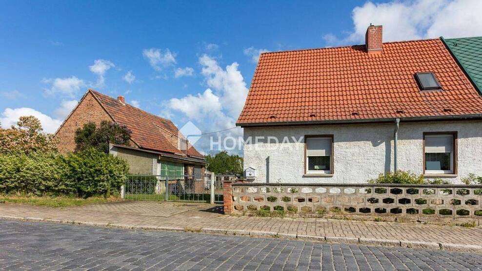 Sanierungsbedürftiges EFH mit 1.740?m² Grund, Nebengebäuden & Stellplätzen in ruhiger Lage