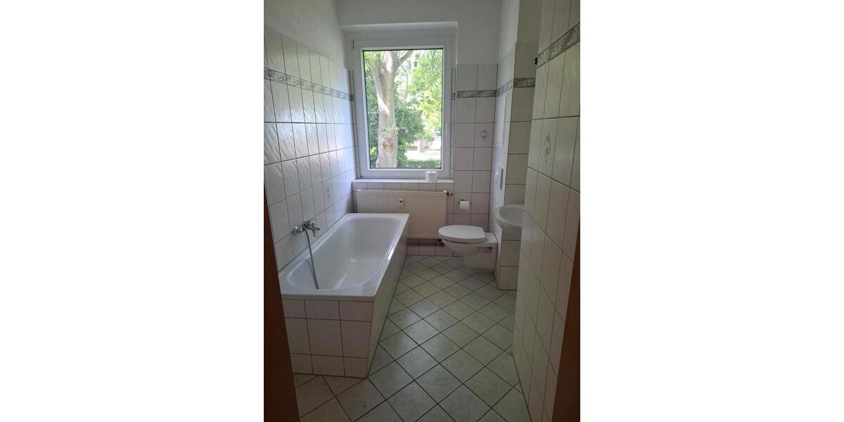 Erdgeschoßwohnung Bitterfeld-Wolfen Wolfen - 2 Zimmer, 69 m&sup2;, 66.000&euro; | Angebot:27069414