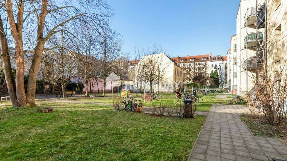 Gemütliche 2-Zimmer-Wohnung mit eigener Terrasse und Abstellkammer im sanierten Denkmalhaus