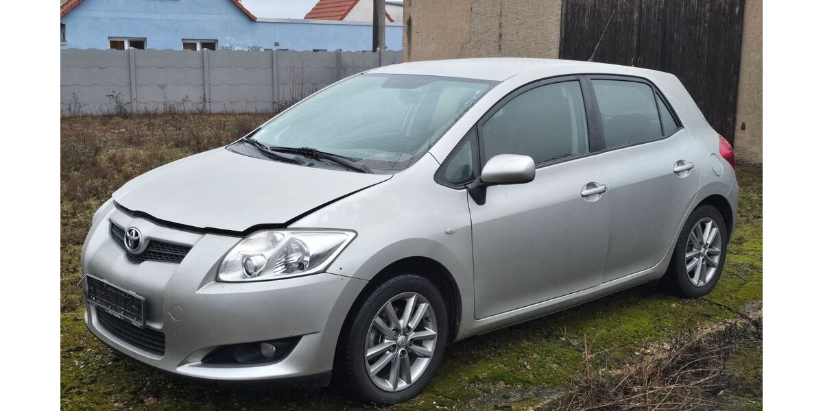 Toyota Auris 146.595 km 5.400 &euro; Könnern 06420